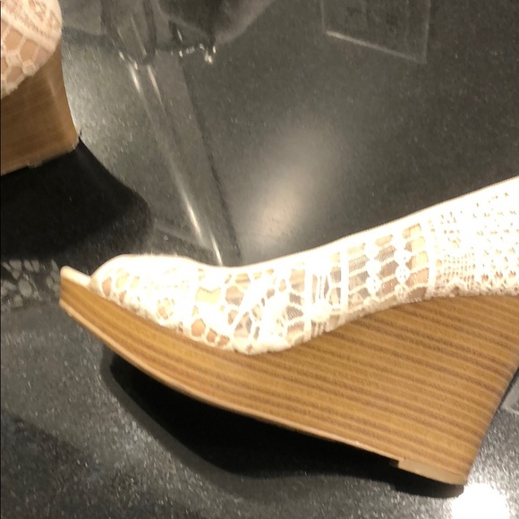 Moderate use American Eagle wedges - Picture 3 of 6